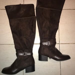 Like new Torrid brown thigh high boots.